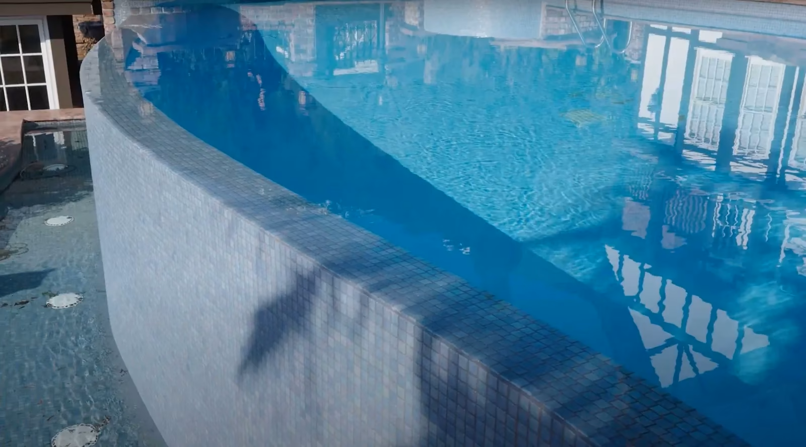 Lions Bay Luxury Pool